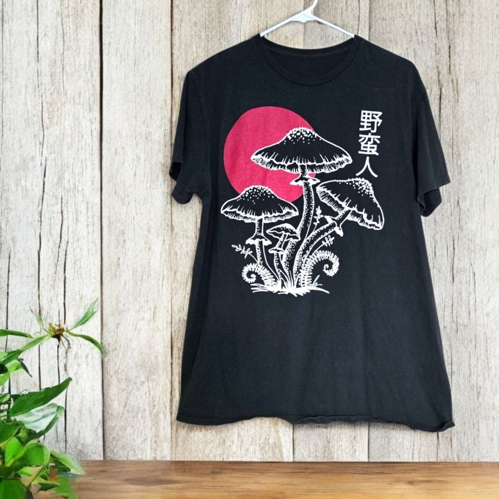 Black T shirt White Mushrooms Red Moon Unbranded Sz M